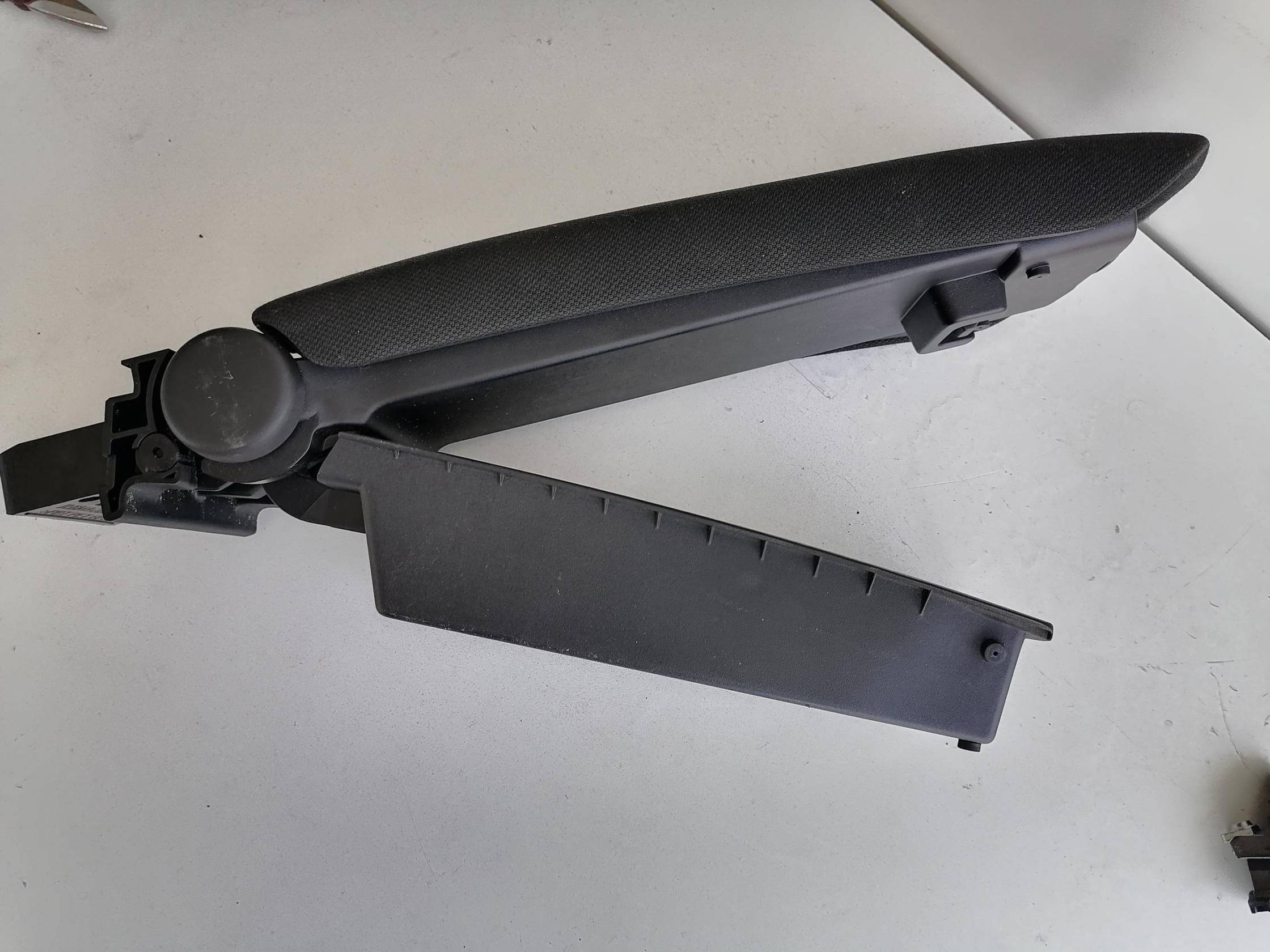 Appoggiabraccio sedile ant. consolle centr.